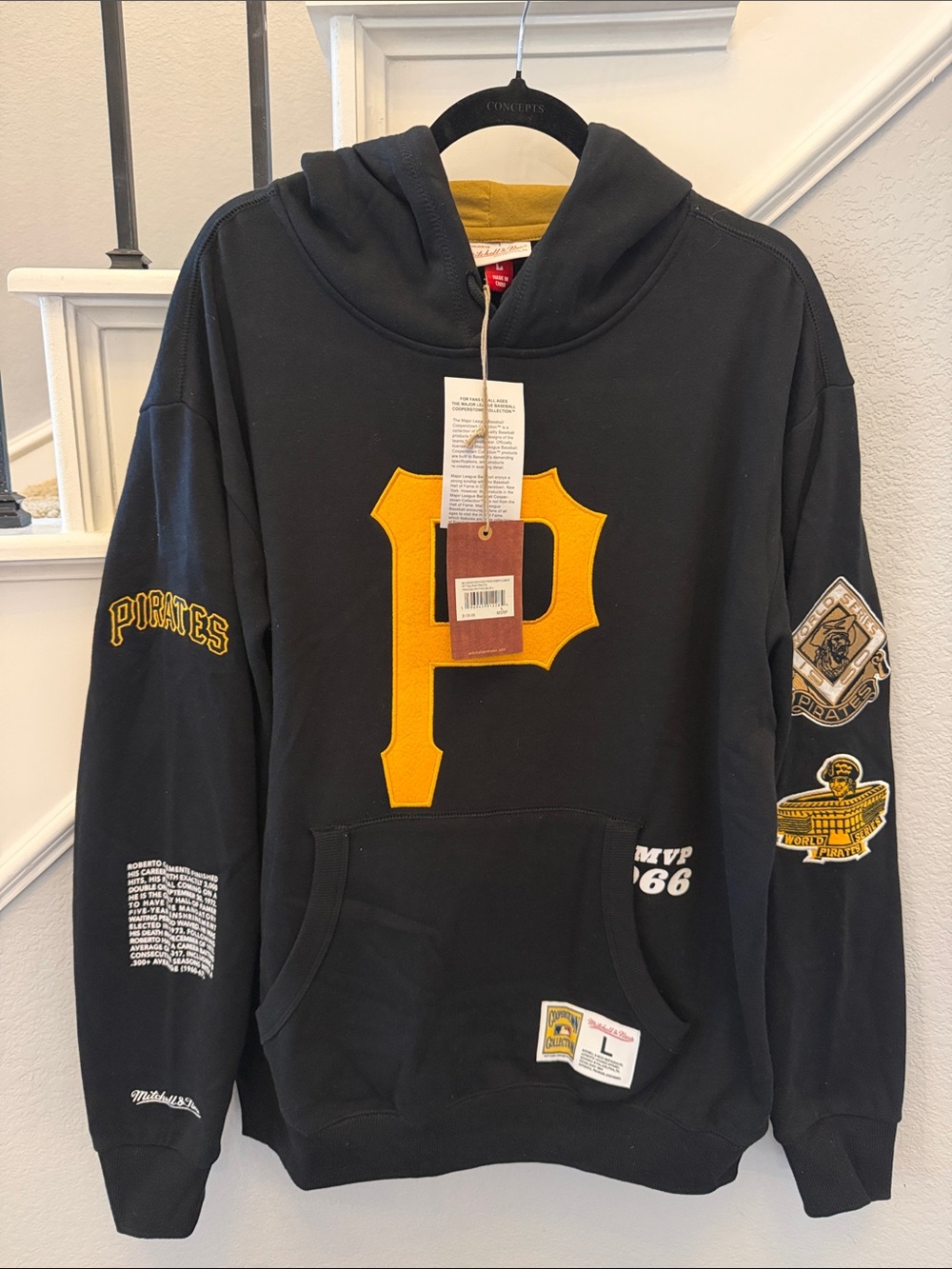 Pittsburgh Pirates Black Hoodie with Yellow 'P' Logo - Large